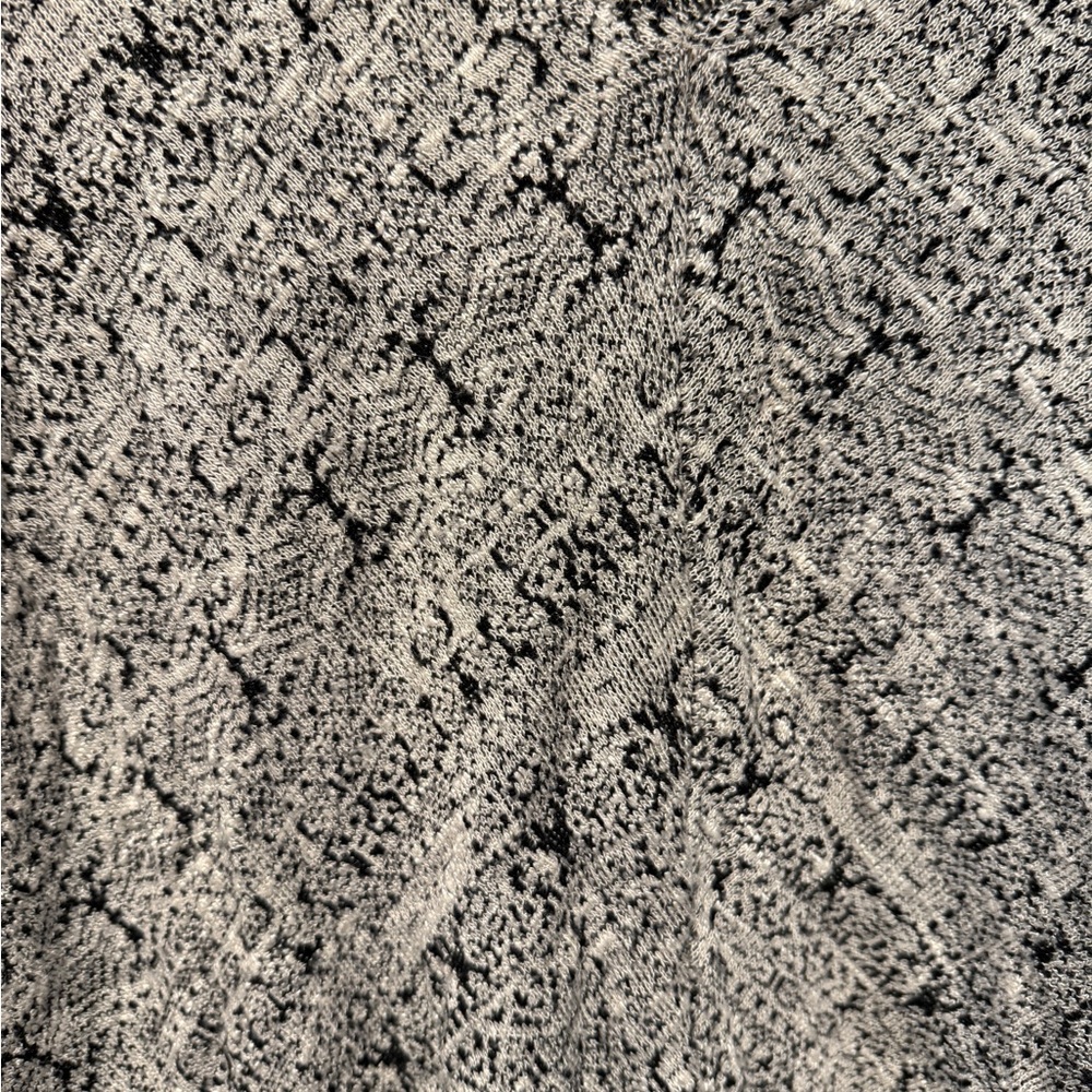Knox Rose Gray and Black Asymmetrical Knit Top - Picture 5 of 7